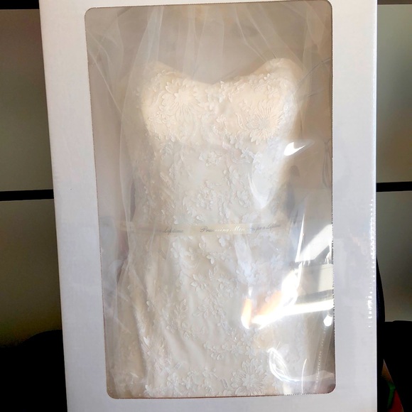 Wedding dress - Picture 9 of 14